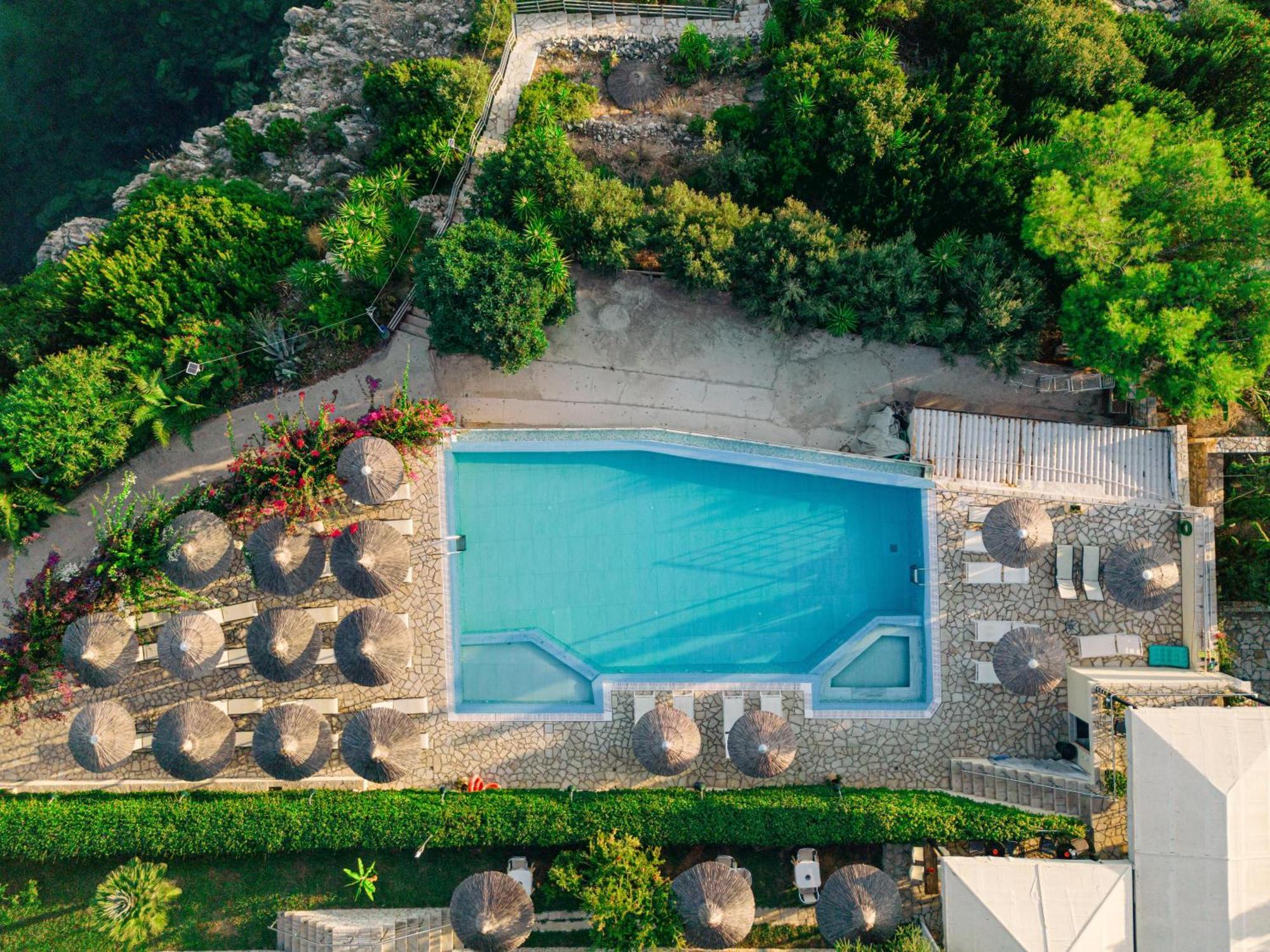 Costa Smeralda Sivota  Luaran gambar