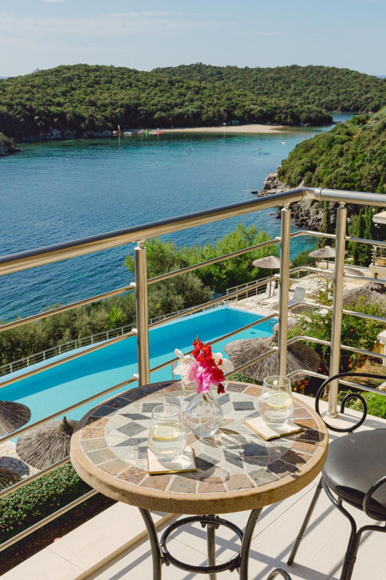 Costa Smeralda Sivota  Luaran gambar
